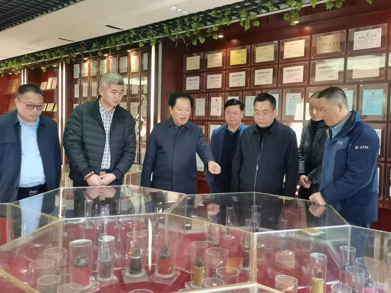 張傳厚會(huì)長(zhǎng)一行蒞臨華宇電纜集團(tuán)考察調(diào)研
