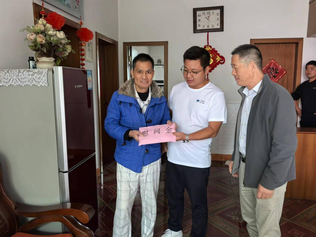 心系患病職工，傳遞工會(huì)真情——公司工會(huì)開(kāi)展慰問(wèn)困難職工活動(dòng)